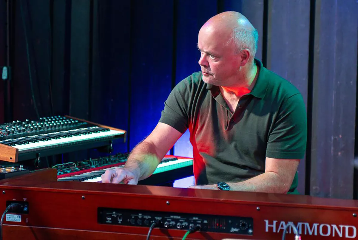 Stefan Kneissler - Piano & Keyboards